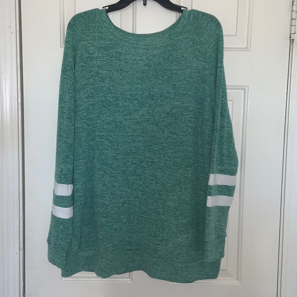 Green longsleeve top! Thin material